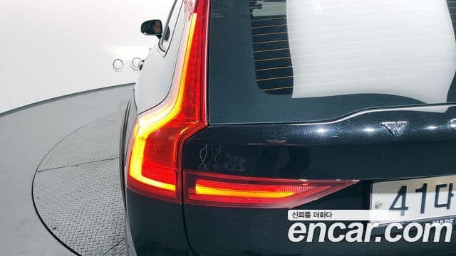 Volvo V90 Cross Country 2018 — Photo 19/32