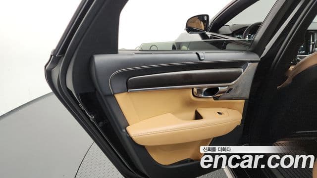 Volvo V90 Cross Country 2018 — Photo 3/32