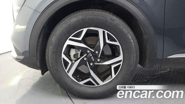 Kia Sportage 2022 — ფოტო 5/20