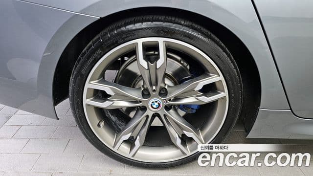 BMW 5 Series 2018 — Şəkil 12/20