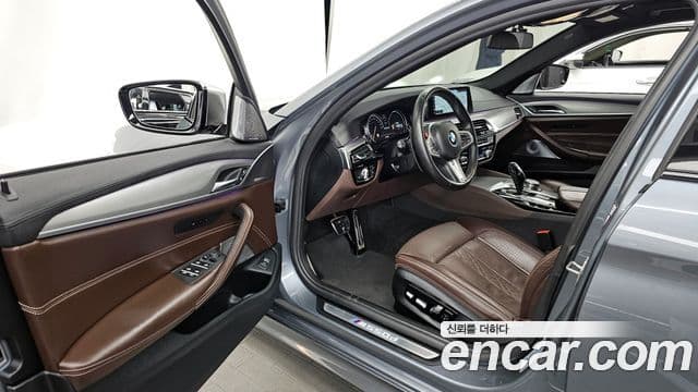 BMW 5 Series 2018 — Şəkil 9/20
