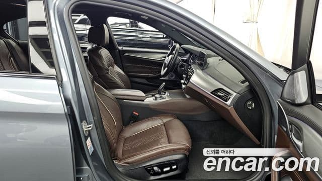 BMW 5 Series 2018 — Şəkil 20/20