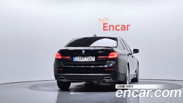 BMW 5 Series 2023 — ფოტო 16/34