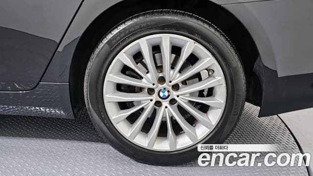 BMW 5 Series 2023 — ფოტო 2/34
