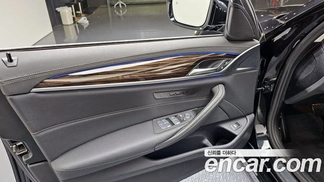 BMW 5 Series 2023 — ფოტო 9/34