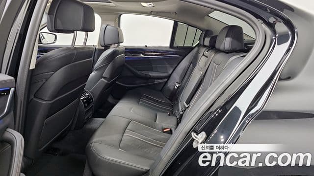 BMW 5 Series 2023 — ფოტო 25/34