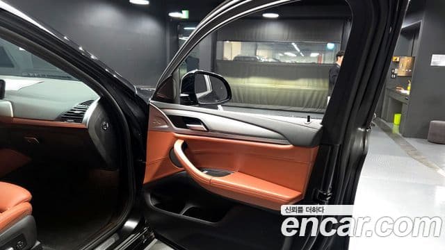 BMW X4 2020 — Photo 29/38