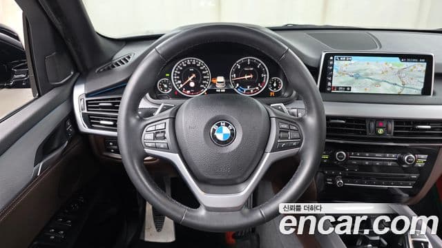 BMW X5 2018 — ფოტო 13/20
