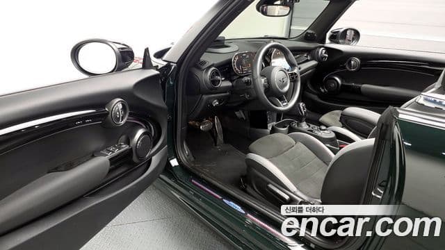 Mini Cooper S Convertible 2023 — ფოტო 27/34