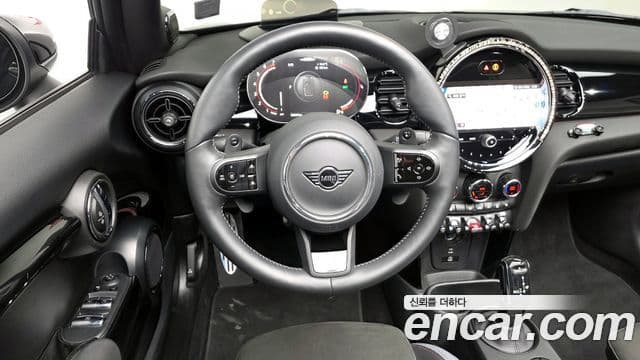 Mini Cooper S Convertible 2023 — ფოტო 22/34