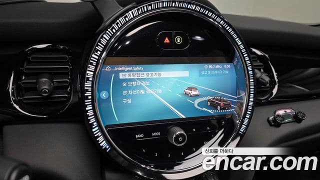 Mini Cooper S Convertible 2023 — ფოტო 28/34