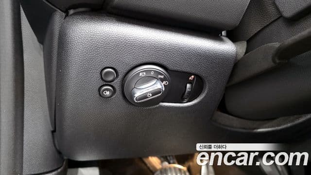 Mini Cooper S Convertible 2023 — ფოტო 20/34