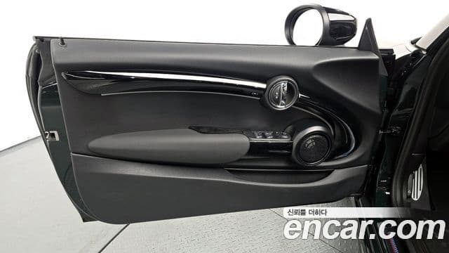 Mini Cooper S Convertible 2023 — ფოტო 13/34