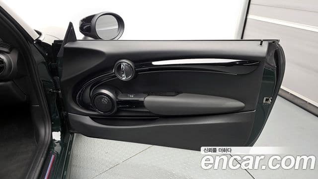 Mini Cooper S Convertible 2023 — ფოტო 30/34