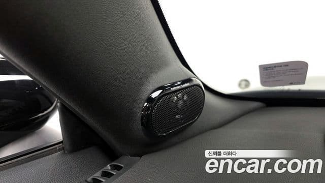 Mini Cooper S Convertible 2023 — ფოტო 29/34