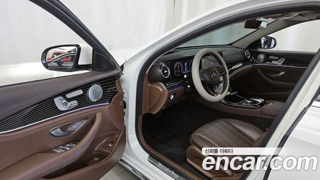 Mercedes-Benz E-Class 2018 — ფოტო 10/20