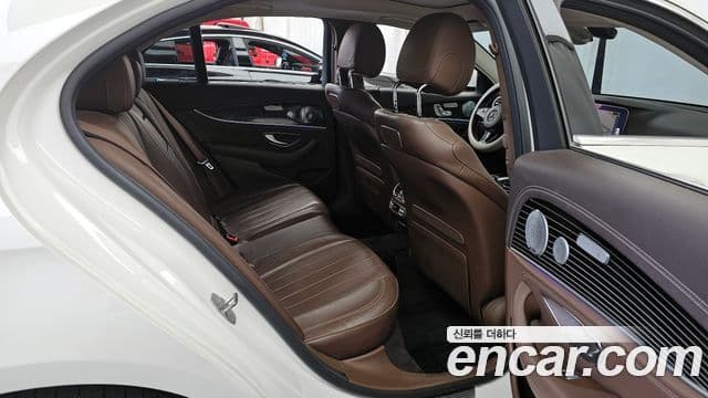 Mercedes-Benz E-Class 2018 — ფოტო 12/20