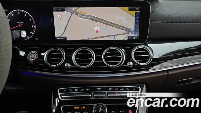 Mercedes-Benz E-Class 2018 — ფოტო 14/20