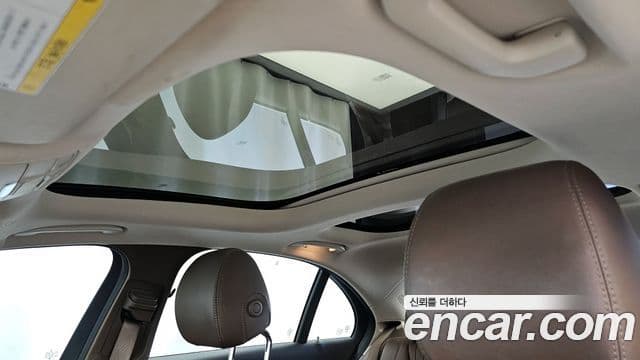 Mercedes-Benz E-Class 2018 — ფოტო 18/20