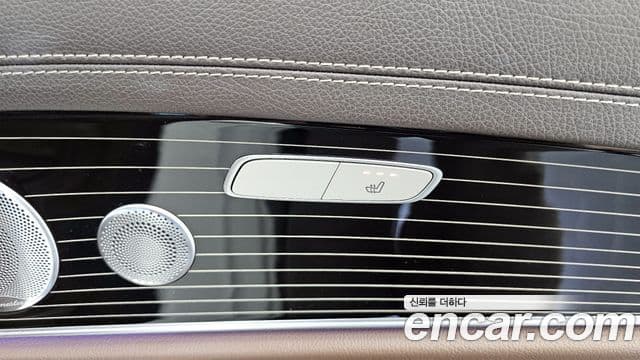 Mercedes-Benz E-Class 2018 — ფოტო 19/20