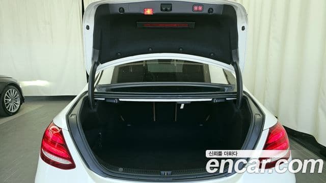 Mercedes-Benz E-Class 2018 — ფოტო 20/20