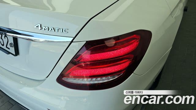 Mercedes-Benz E-Class 2018 — Photo 3/33