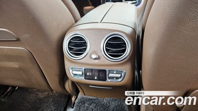 Mercedes-Benz E-Class 2018 — Photo 33/33