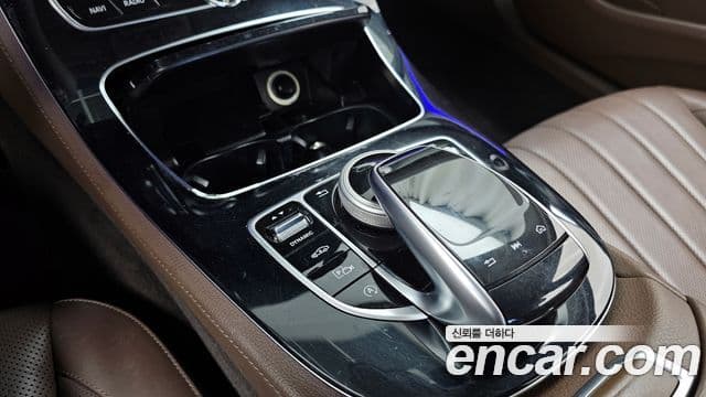 Mercedes-Benz E-Class 2018 — Photo 8/33
