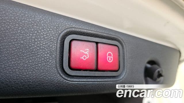 Mercedes-Benz E-Class 2018 — Photo 7/33