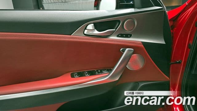 Kia Stinger 2019 — ფოტო 18/37