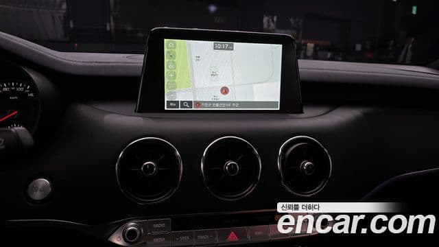 Kia Stinger 2019 — ფოტო 16/37