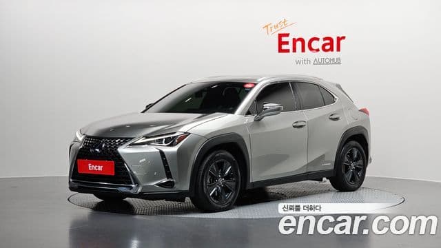 Lexus UX250h 2020 — Photo 2/20
