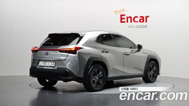 Lexus UX250h 2020 — Photo 14/20