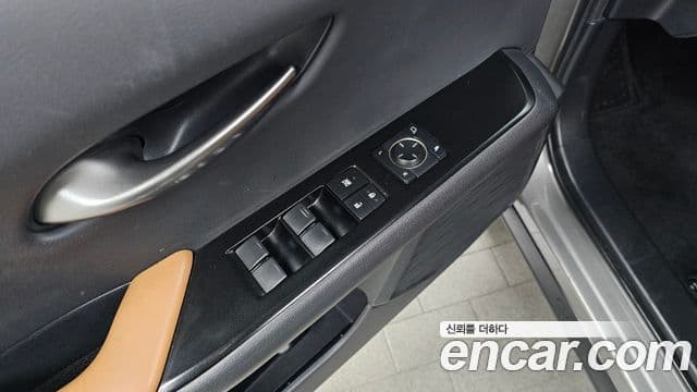 Lexus UX250h 2020 — Photo 9/20