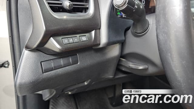 Lexus UX250h 2020 — Photo 10/20