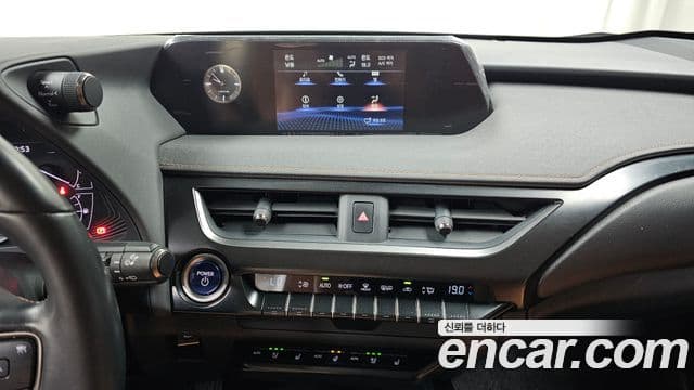 Lexus UX250h 2020 — Photo 5/20