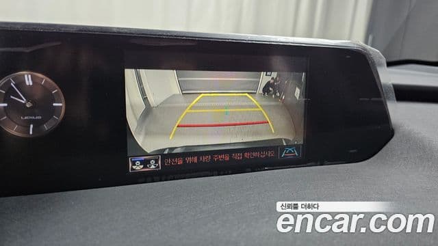 Lexus UX250h 2020 — Photo 13/20
