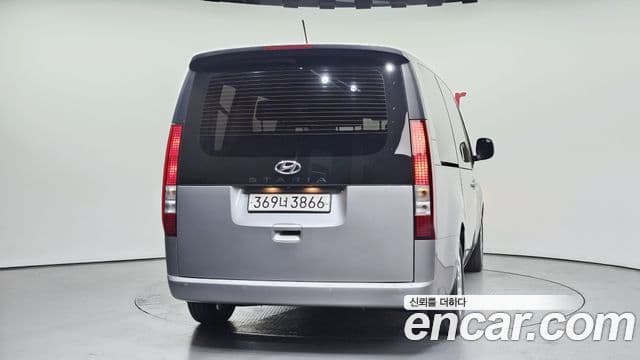 Hyundai Staria 2022 — ფოტო 4/20