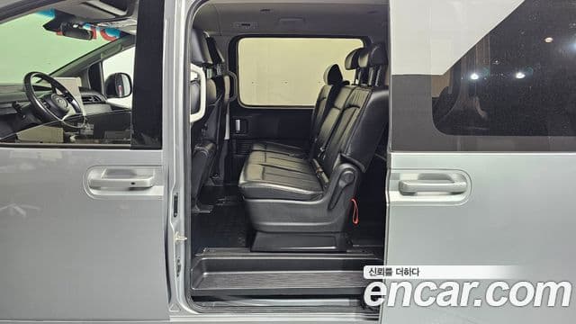 Hyundai Staria 2022 — ფოტო 11/20