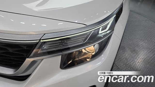 Kia Seltos 2019 — Şəkil 28/30