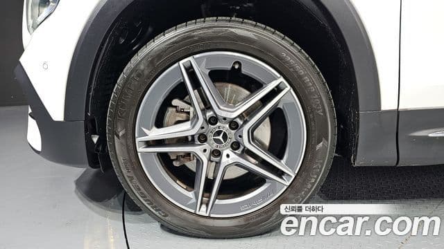 Mercedes-Benz GLB-Class 2021 — ფოტო 4/20