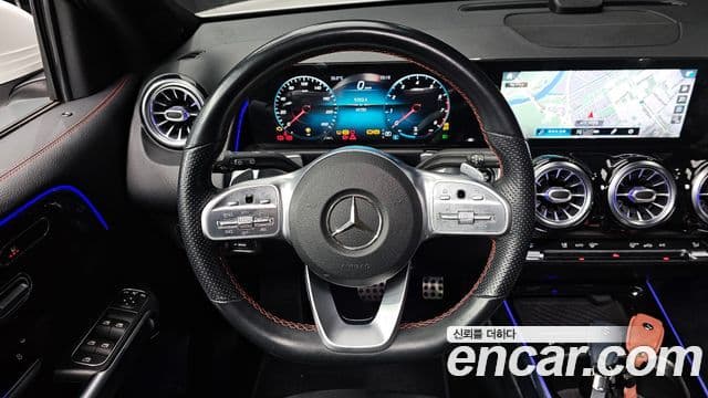Mercedes-Benz GLB-Class 2021 — ფოტო 13/20