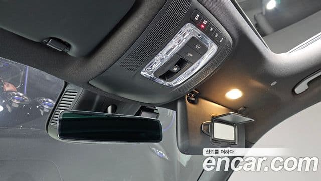 Mercedes-Benz GLB-Class 2021 — ფოტო 14/20