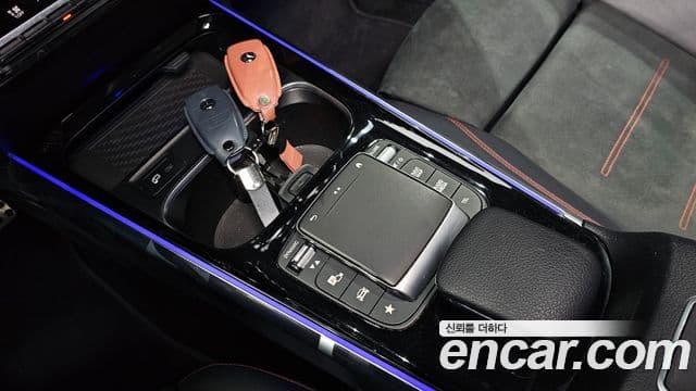 Mercedes-Benz GLB-Class 2021 — ფოტო 16/20