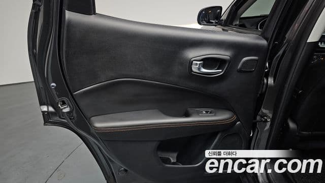 Jeep Compass 2021 — Photo 20/32