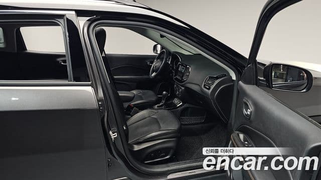 Jeep Compass 2021 — Photo 28/32