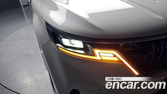 Kia Carnival 2021 — ფოტო 14/32