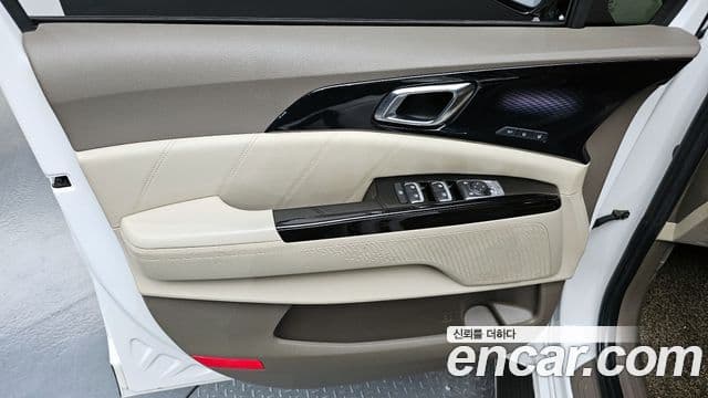Kia Carnival 2021 — ფოტო 10/32