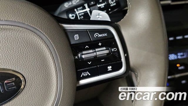 Kia Carnival 2021 — ფოტო 6/32