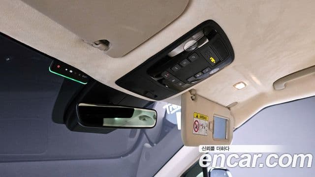Kia Carnival 2021 — ფოტო 11/32